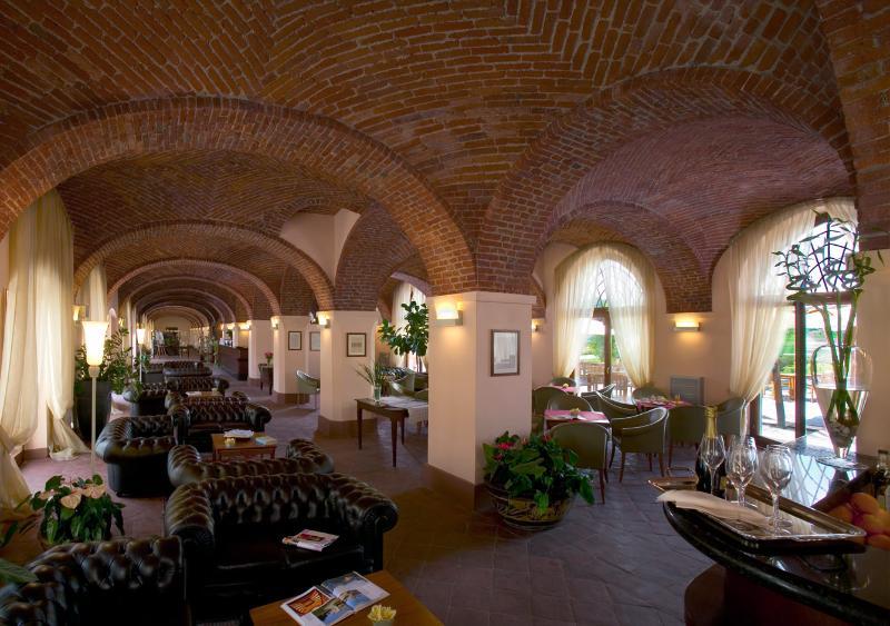 Albergo Dell'Agenzia Bra Exteriör bild